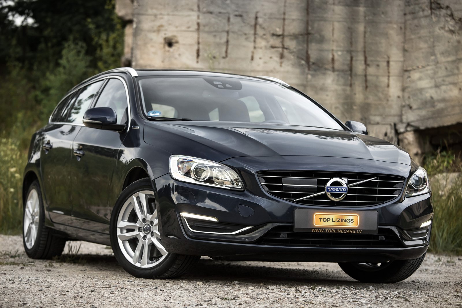 VOLVO V60 2.4D6 158KW PLUG-IN HYBRID AWD LAUNCH EDITION
