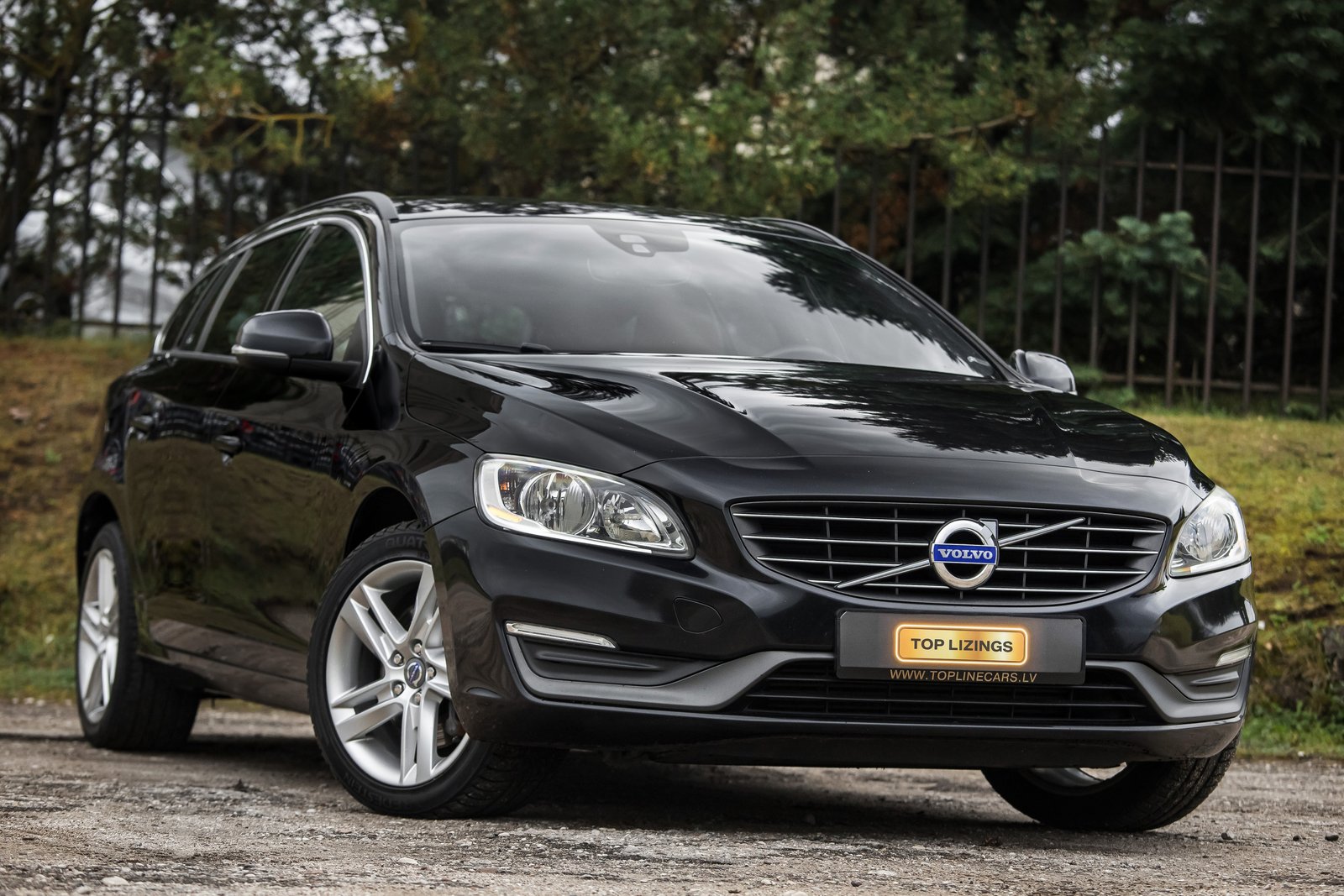 VOLVO V60 2.4D5 MOMENTUM