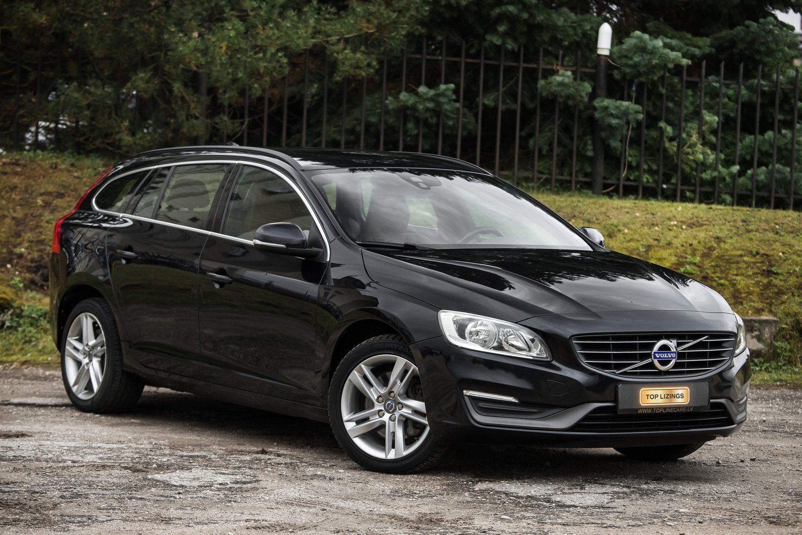 VOLVO V60 2.4D5 MOMENTUM