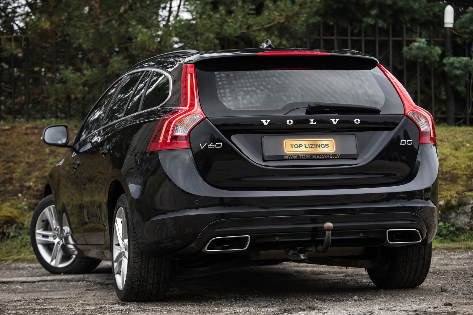 VOLVO V60 2.4D5 MOMENTUM