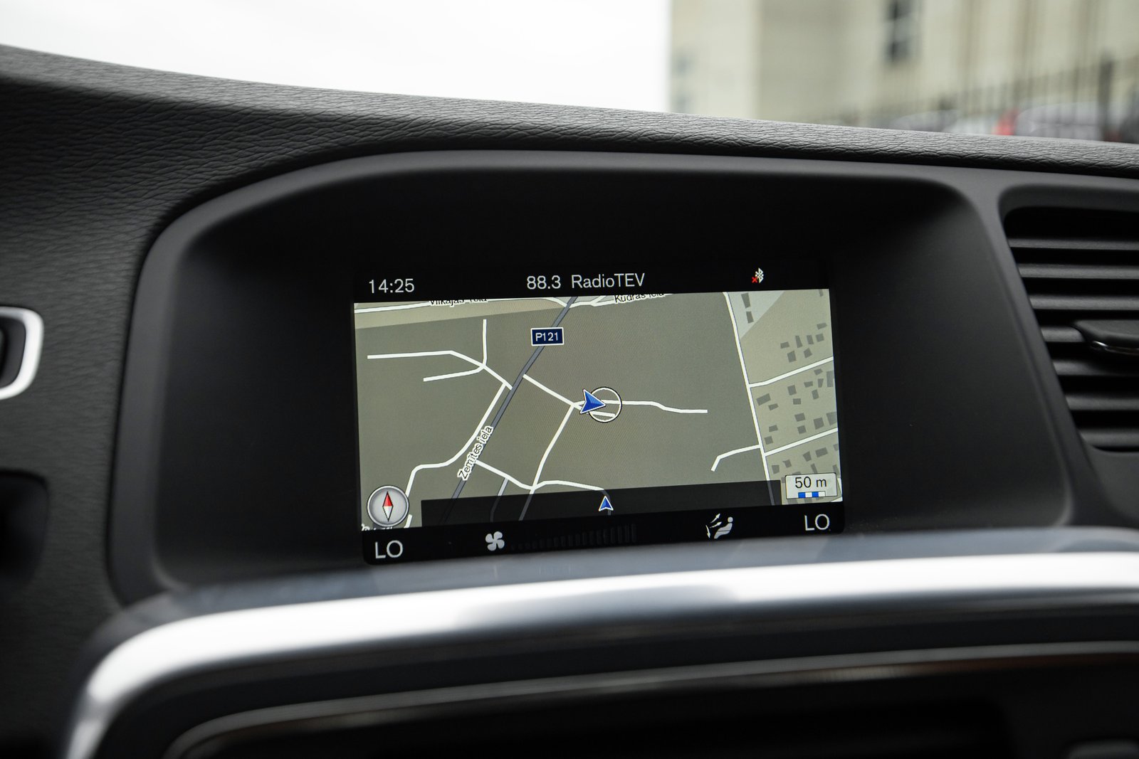 VOLVO V60 2.4D5 MOMENTUM