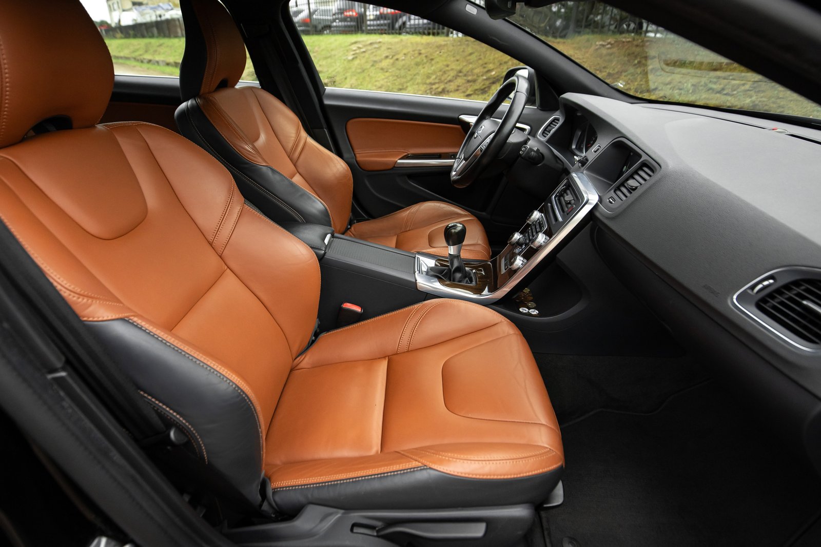 VOLVO V60 2.4D5 MOMENTUM