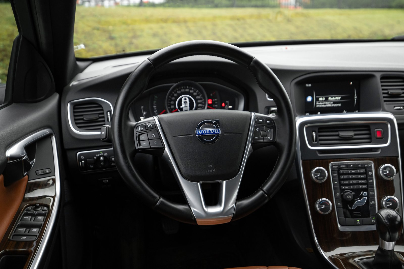 VOLVO V60 2.4D5 MOMENTUM