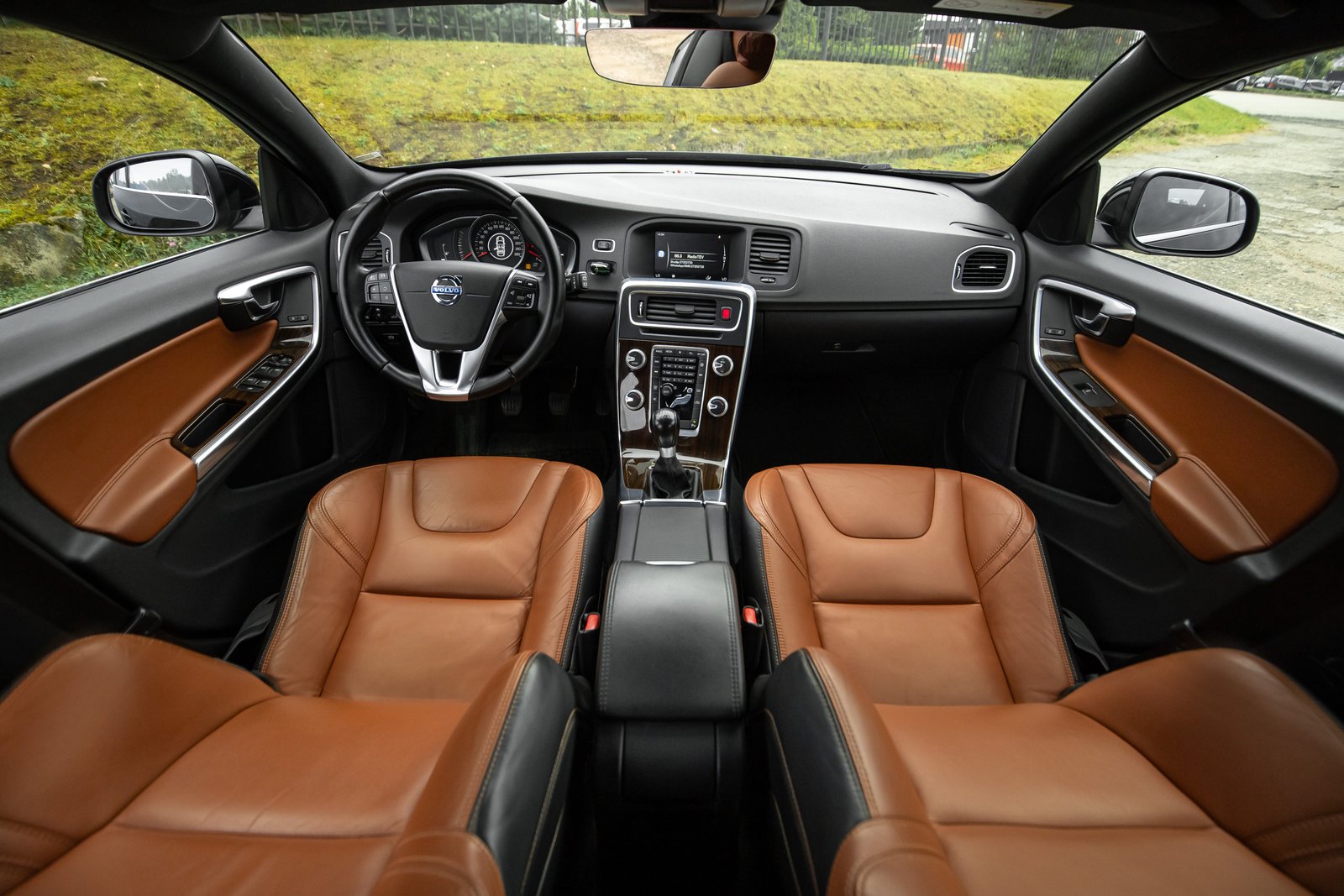 VOLVO V60 2.4D5 MOMENTUM