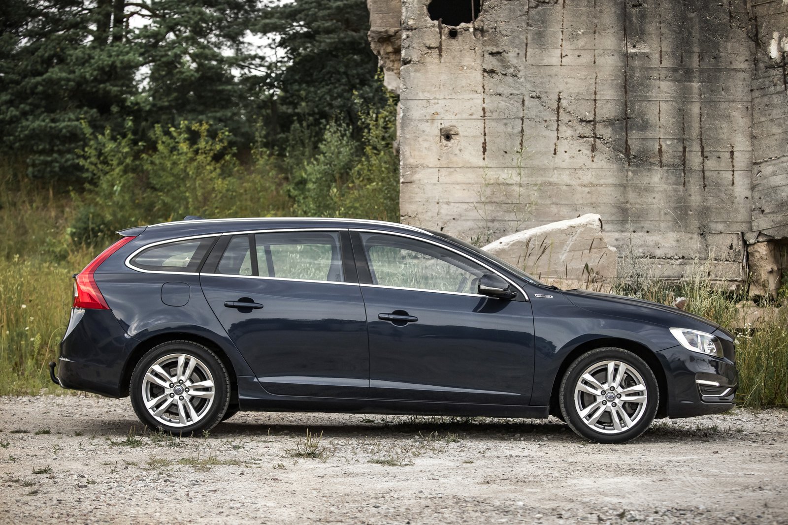 VOLVO V60 2.4D6 158KW PLUG-IN HYBRID AWD LAUNCH EDITION