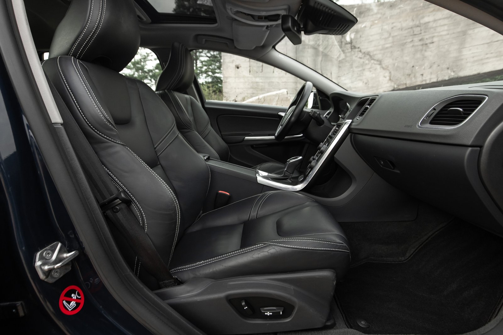 VOLVO V60 2.4D6 158KW PLUG-IN HYBRID AWD LAUNCH EDITION