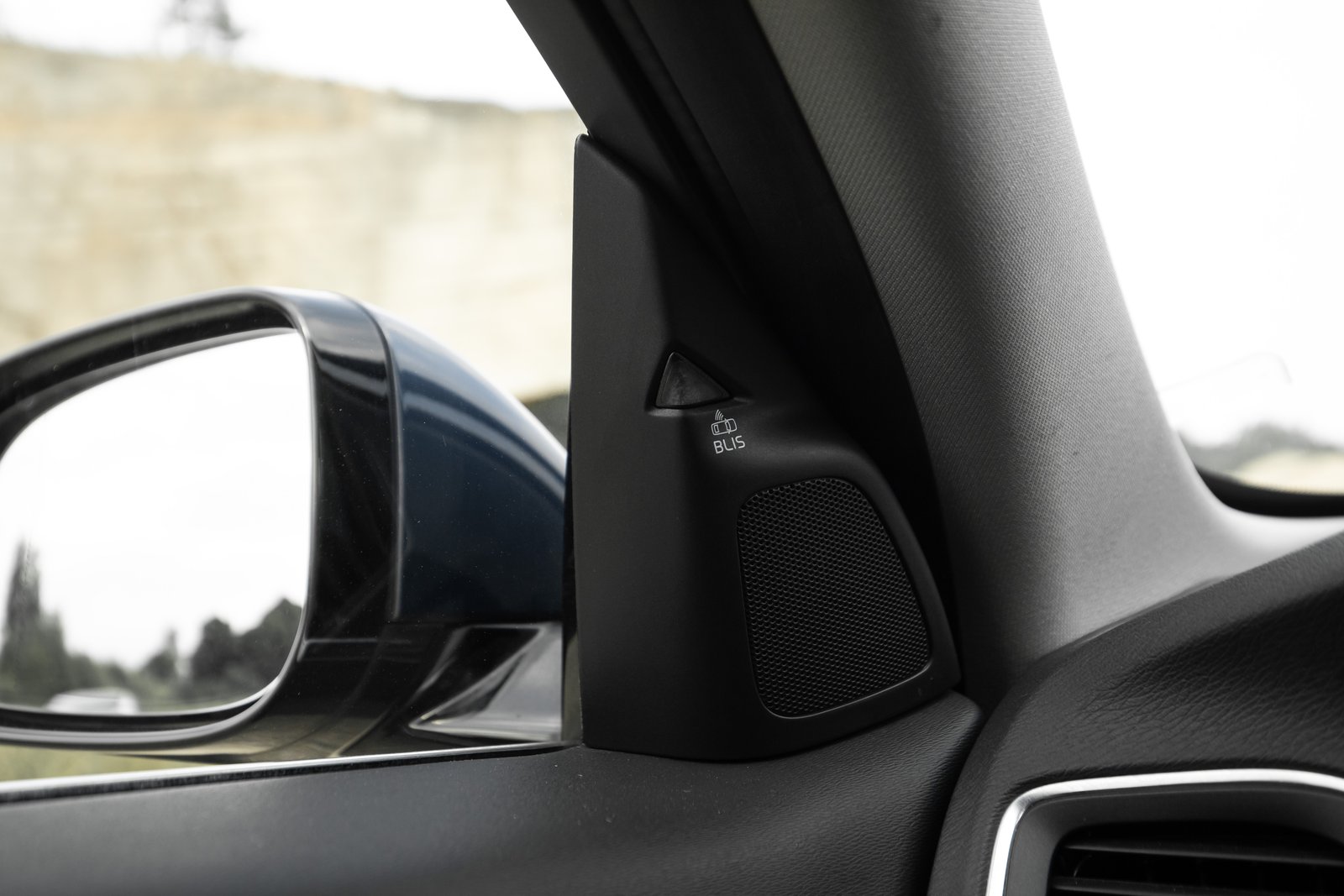 VOLVO V60 2.4D6 158KW PLUG-IN HYBRID AWD LAUNCH EDITION